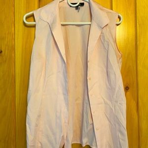 Jones Wear Essentials Women’s Light Pink Button-Down Tank Top